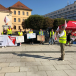 Streikende Bautz\’ner auf dem Kornmarkt.png